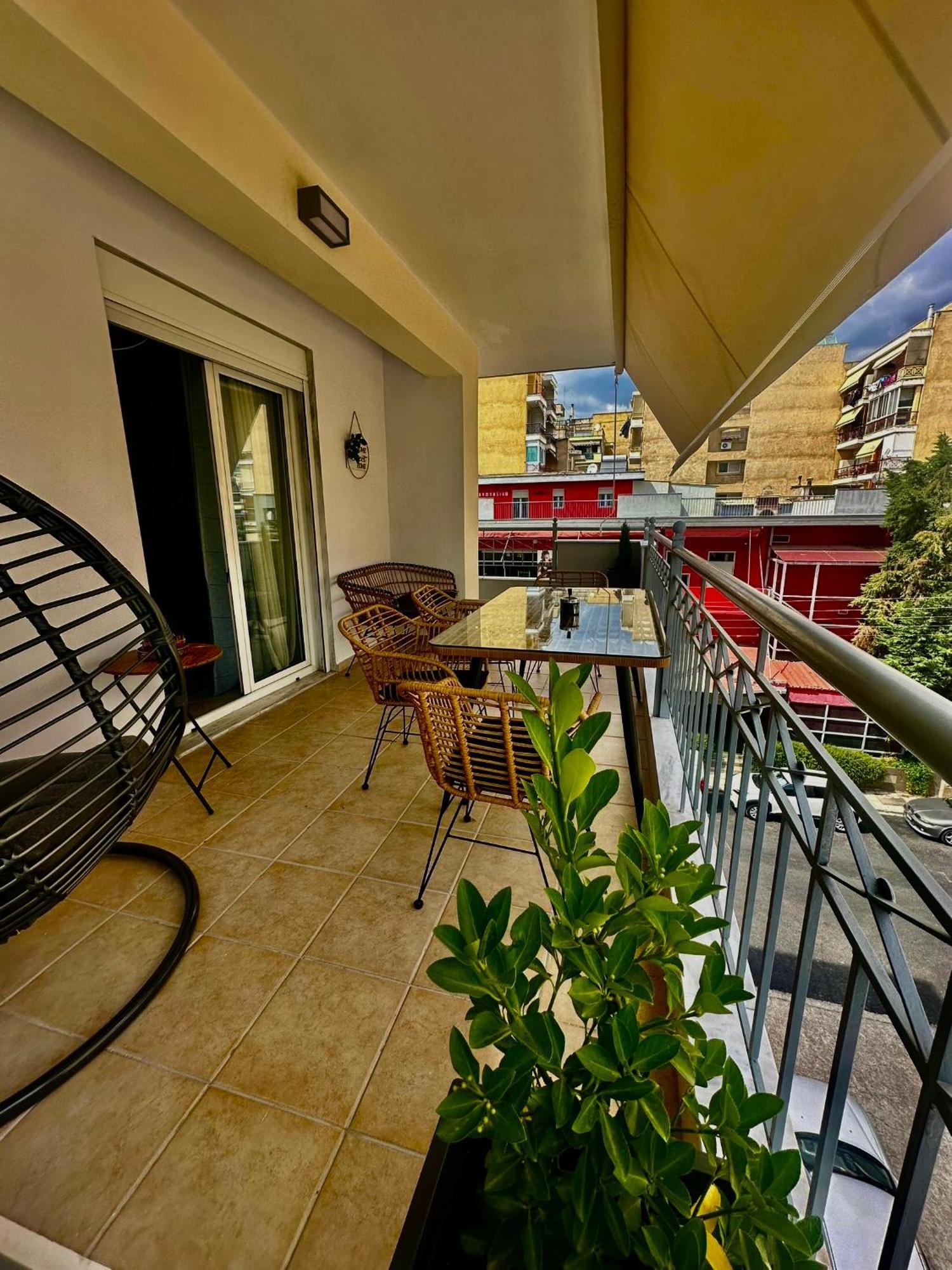 Κατάλυμα Στο Δεύτερο Όροφο Thessaloniki Exterior photo