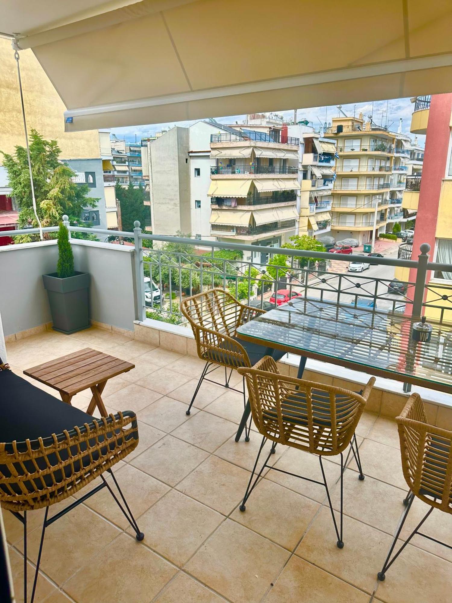 Κατάλυμα Στο Δεύτερο Όροφο Thessaloniki Exterior photo